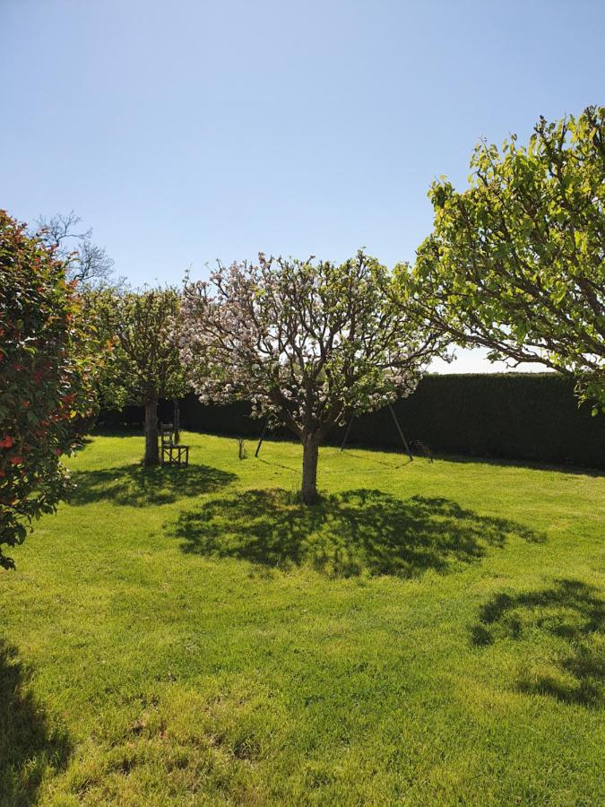 Au Petit Paradis Sainte-Gauburge-Sainte-Colombe 外观 照片