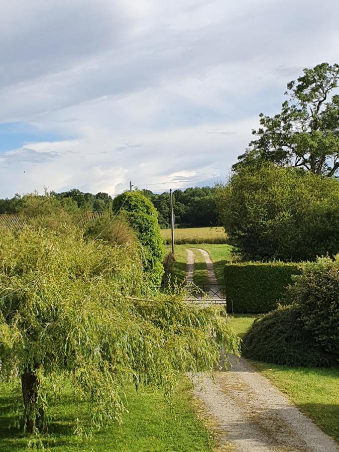 Au Petit Paradis Sainte-Gauburge-Sainte-Colombe 外观 照片